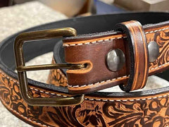 Detailed view of the elegant buckle on the classic horse leather belt