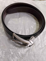 Close-Up of Men's Leather Belt – Adjustable with Durable Buckle