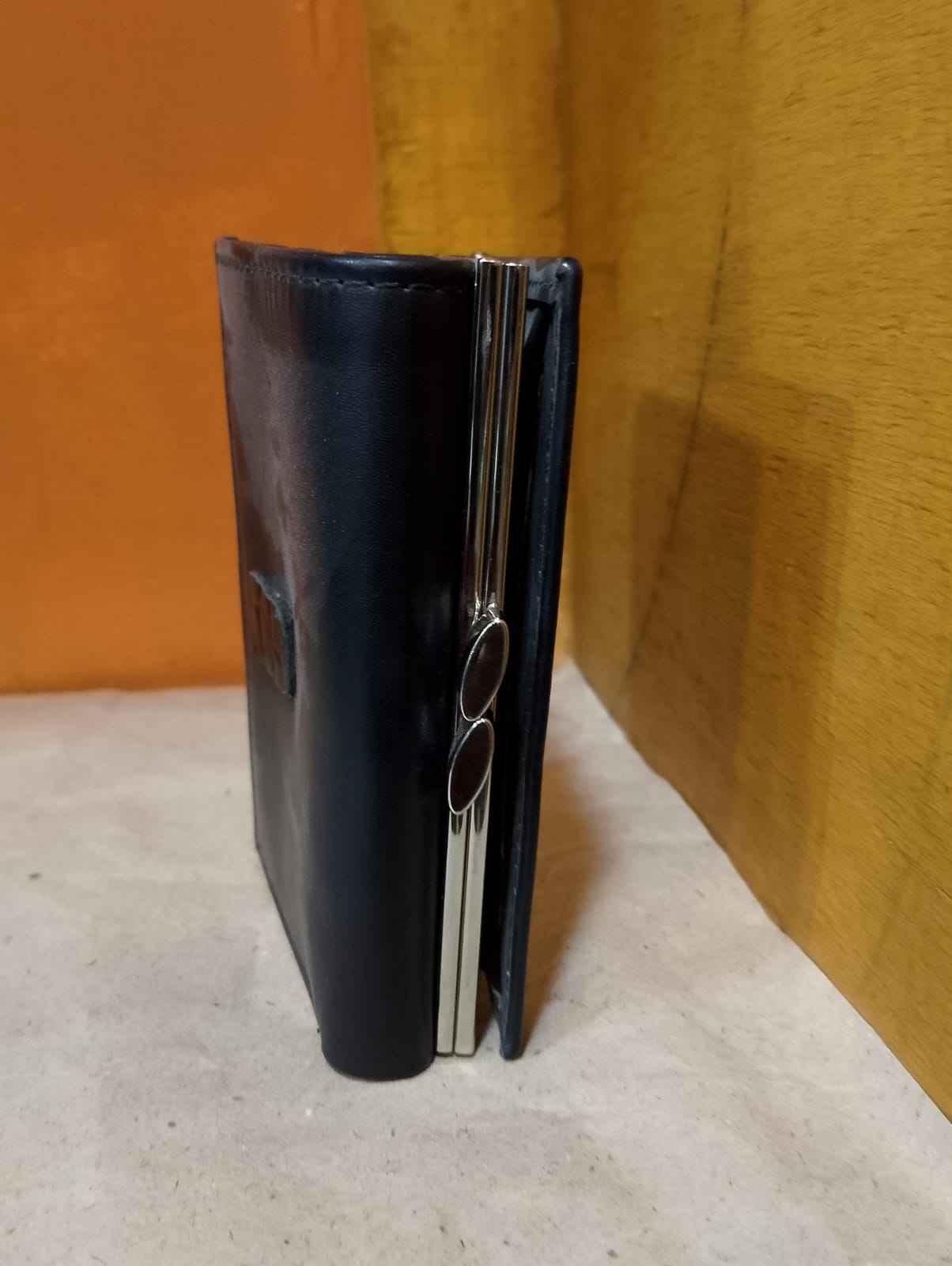 Women leather purse wallet in black