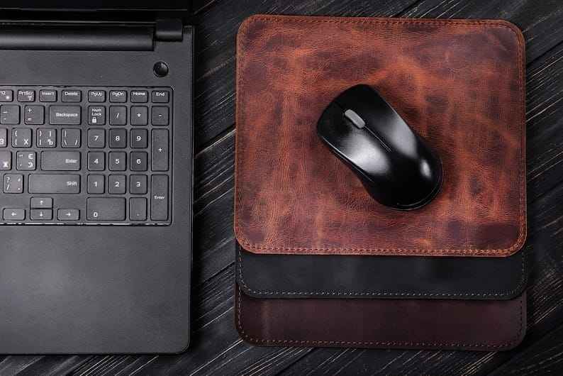 Genuine leather mouse pad neatly packaged in a gift box